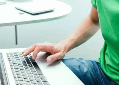 Reducción de fraudes y costos en el comercio internacional.